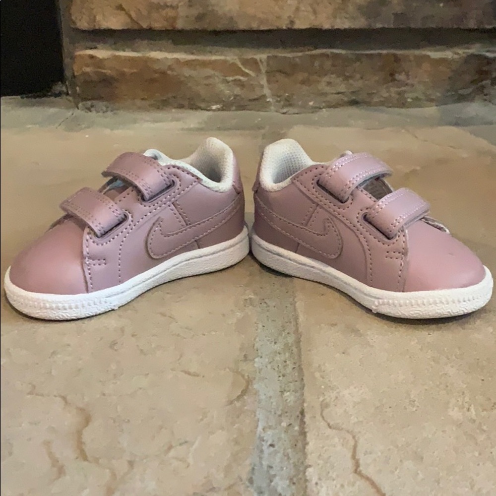 Nike size 3 toddler gym shoes